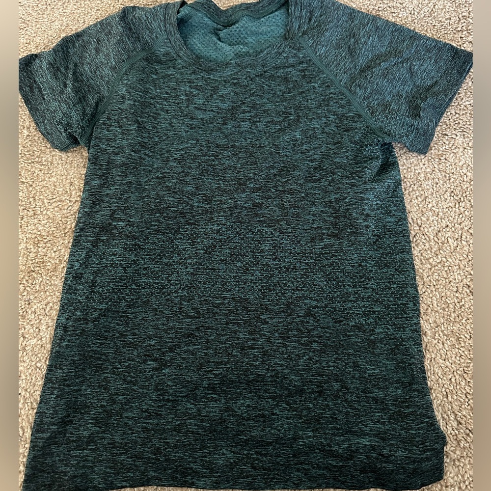 Swiftly Tech Short-Sleeve Shirt 2.0 *Race Length 
Size 4